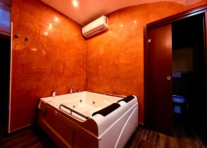 Moya 1 - In Liebeshotel *
