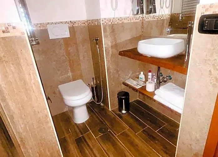 Liebeshotel Moya 1 - In *